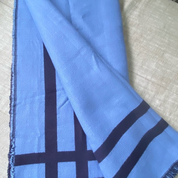 Kate Spade Blue Cozy Soft Throw Blanket - Picture 4 of 11